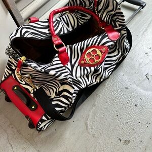 IMAN Duffel Roller rolling duffle travel bag 23.0" W x 13.0" Hx10.5" D. 7" drop